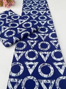 Tissu en coton imprimé africain multicolore brillant pour la couture et la production de vêtements au Mozambique - Product Image 5