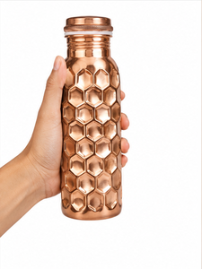 Bouteille d'eau en cuivre pur gaufré nid d'abeille 1000 ml, faite à la main, anti-fuite, réutilisable, vente en gros OEM - Product Image 2