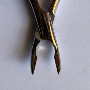 Coupe-cuticules en acier inoxydable de haute qualité à lame courbée pour manucure/pédicure, soins des ongles et des doigts incarnés, par Dentavex - Product Image 5