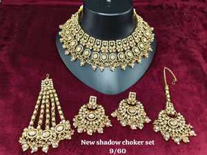 Conjunto de collar choker Kundan Shadow indio para novias, chapado en oro, conjunto de joyería tradicional para boda con aretes a juego. - Product Image 3