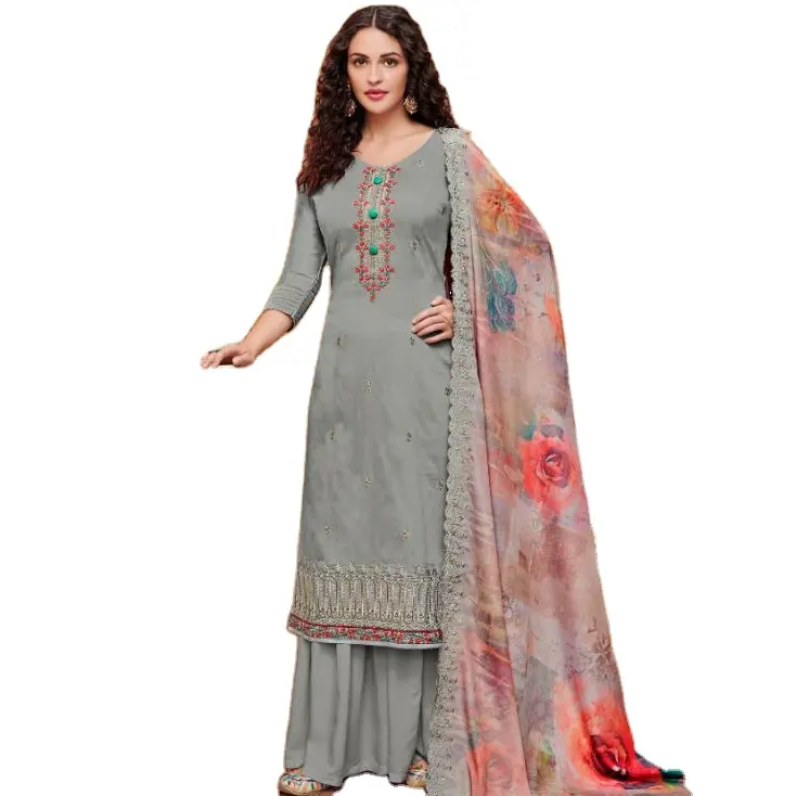 Rich look designer collezione modellabile rete seta colore grigio occasioni speciali fantasia donne indiane indossano il prezzo grossista in Surat