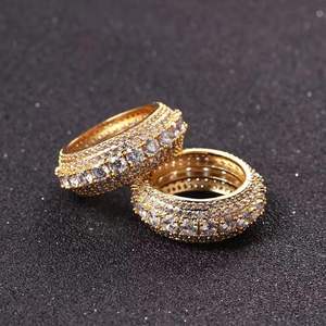 AMBER JEWELS Anillo Unisex Hip Hop de Oro Sólido de 14K con Diseño de Pavé de Diamantes Cultivados en Laboratorio, Certificado IGI, con Símbolo del Dólar - Product Image 3