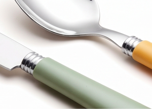 Ensemble de couverts modernes avec manches en plastique colorées, en acier inoxydable, compatibles lave-vaisselle, pour les tables de mariage - Product Image 2