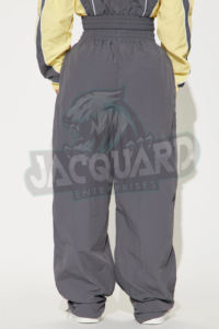 Ensemble de survêtement sportif léger en nylon pour homme et femme, coupe-vent et short de fitness, personnalisable ODM - Product Image 4