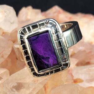 Anillo de Sugilita – Anillo Gótico de Filigrana con Gema Azul Brillante, Anillo de Plata Hecho a Mano, Regalo para Ella - Product Image 2