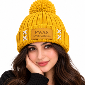 Bonnet unisexe de haute qualité avec pompon, en tricot côtelé, pour l'hiver, avec patch logo personnalisé, surpiqûres contrastées, chapeau tendance, fournisseur B2B en gros - Product Image 1