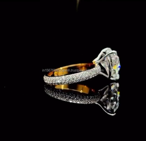 Anillo de Diamante Cultivado en Laboratorio con Corte Corazón en Oro Amarillo con Diamantes Laterales, Anillo de Compromiso Romántico, Regalo Nupcial de Lujo para Mujer - Product Image 4