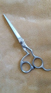 Ciseaux de coiffure professionnels en acier inoxydable japonais doré avec logo personnalisé pour salon de coiffure, vente en gros - Product Image 4