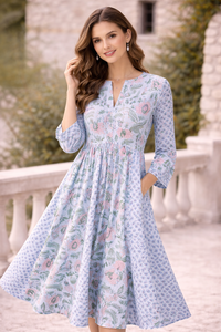 ชุดเดรสยาวพิมพ์ลายดอกไม้สีน้ำเงินแบบแฮนด์บล็อกพิมพ์ แขนยาว มีกระเป๋าข้าง ติดกระดุมที่คอ สไตล์โชลี ผ้าฝ้าย สำหรับผู้หญิง ชุดลำลองสุดหรู - Product Image 4