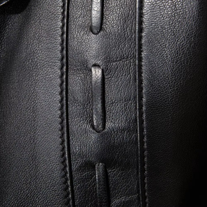 Chaqueta de Mujer de Cuero Genuino con Cuello Alto, Manga Larga, Cierre de Botones, Color Sólido, Largo Regular, para Otoño - Product Image 3