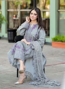 Élégante robe traditionnelle grise brodée pour femme, Salwar Kameez longue, coupe ample en rayonne, décontractée toutes saisons - Product Image 4