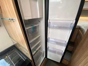 Autocaravana de Lujo Usada Barata BAIL EY AUTOGRAPH Euro 5 para 4-6 Personas con Aire Acondicionado y Microondas, Volante a la Derecha, Acero y Aluminio - Product Image 3