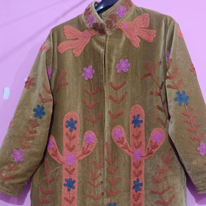 Veste longue en velours artisanale avec broderie florale - Product Image 1