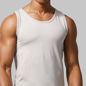 Camiseta sin mangas de compresión para hombre, transpirable, ajustada, con aberturas en las axilas, ideal para fitness y gimnasio. - Product Image 6