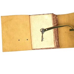 Journal Grimoire Vintage en Cuir PU Rigide avec Serrure à Clé Squelette, Bordures Frangées Faites à la Main, Reliure Cousue, pour Écriture de Sortilèges Antique - Product Image 1