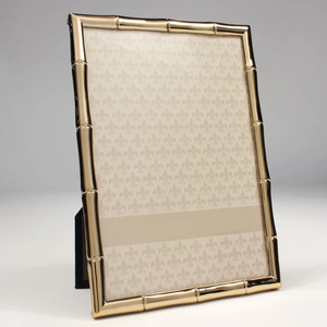 Marco de Fotos Moderno con Efecto Bambú Plateado, Portafotos Metálico con Diseño Elegante, Marco Minimalista de Alta Gama para Hogar y Oficina - Product Image 3