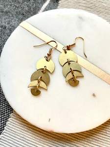 Boucles d'oreilles en laiton de style moderne, bijoux luxueux, boucles d'oreilles fines indiennes, bijoux vintage tendance pour les événements et la maison - Product Image 2