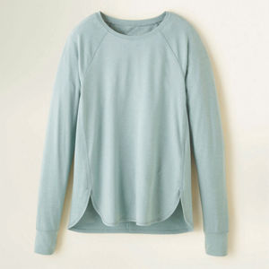 เสื้อแขนยาวทรงเข้ารูป ผลิตจากวัสดุที่ยืดหยุ่นได้ ช่วยให้ดูเพรียวบาง เหมาะสำหรับใส่ทำงานหรือใส่ลำลอง - Product Image 1