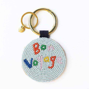 Llavero bordado con cuentas de semillas de la letra inicial M a rayas verde oscuro, hecho a mano, clásico, ecológico, MULTI CRAFT, con cierre de metal dorado para bolso - Product Image 3