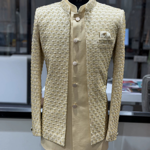 Conjunto de Sherwani Indo Occidental de Seda Bordada en Oro Marfil de Lujo para Hombre, Diseño de Bandhgala para Fiesta, Boda, Novio, Sin Arrugas, de Secado Rápido - Product Image 1