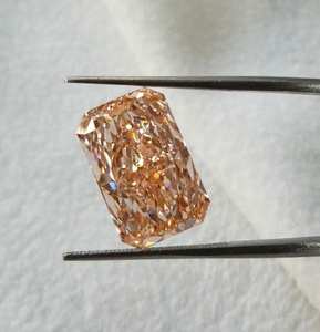 เพชรแฟนซีสีชมพูเข้ม 3 กะรัต ทรงเรเดียนท์คัท ผลิตในห้องปฏิบัติการ ด้วยวิธี HPHT CVD สำหรับทำเครื่องประดับ เช่น แหวน ต่างหู - Product Image 4