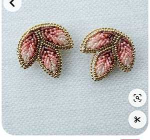 Boucles d'oreilles artisanales en perles, motif animal, broderie sur toile orange et rouge, accessoire de décoration artisanale - Product Image 4