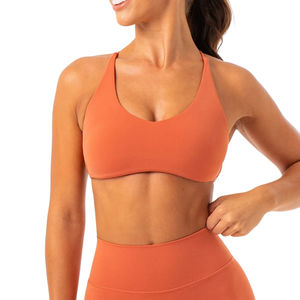 Sujetador deportivo de yoga de alta calidad para mujer, con soporte superior, espalda cruzada, logo frontal, transpirable, cómodo, elástico, sin costuras y duradero. - Product Image 1