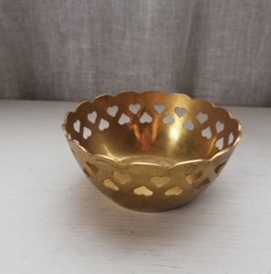 Atractivo Frutero de Latón, Tazones Decorativos Personalizados, Tazón con Escultura de Corazón, Tazón para Nueces, Galletas y Dulces - Product Image 1