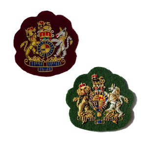 Insignias Bordadas a Mano para Blazer con Diseño Personalizado de Alambre Metálico y Pin de Seguridad - Product Image 6