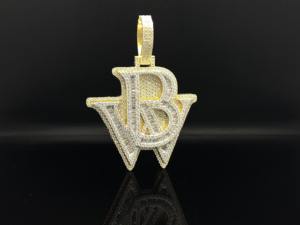 จี้รูปอักษร RB ประดับคริสตัลและเพชร CZ รูปอินฟินิตี้ ดีไซน์ Ice Legacy Custom  วัสดุสแตนเลสสตีล  สไตล์ฮิปฮอป  เหมาะสำหรับทั้งชายและหญิง  เป็นของขวัญ - Product Image 4