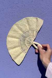 Elegante Abanico de Ratán Tejido a Mano, Moderno y Ecológico, de Paja Blanca, para Refrescarse, Decoración Festiva de Alta Gama para Mesas de Verano - Product Image 1