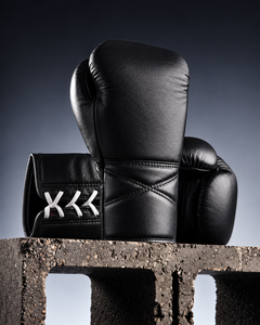Gants de boxe personnalisés en cuir PU blanc avec fermeture auto-agrippante, imprimé « No Mercy », unisexe, pour adultes, équipement d'entraînement respirant - Product Image 4