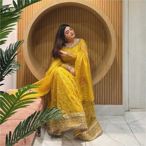 Vestido Tradicional Chino para Fiestas con Elegante Pantalón y Dupatta de Diseñador, Hermoso para Ocasiones Especiales - Product Image 1