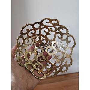 La calidez vintage de la tazón de aluminio agrega un encanto tradicional que hace que cada plato luzca lujoso. - Product Image 6