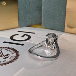 แหวนหมั้นเพชรทรงรี 3 กะรัต แบบมินิมอล ฝังเพชรรอบแบบซ่อน 14k ทองคำขาว สำหรับงานหมั้นและงานแต่งงาน - Product Image 5