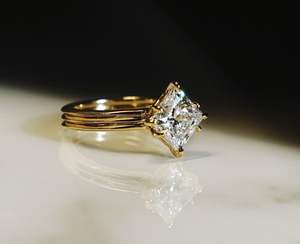 Bague de fiançailles créative en or rose massif 14 carats avec diamant de laboratoire solitaire taille princesse de 2,0 carats, style ethnique, pour mariage, collection Fine - Product Image 3