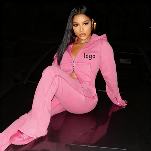 Survêtements d'hiver doux et résistants pour femmes, avec logo personnalisé, deux pièces, style Y2K, écologiques, coupe ajustée, en polyester, comprenant un sweat à capuche et un pantalon de jogging - Product Image 1