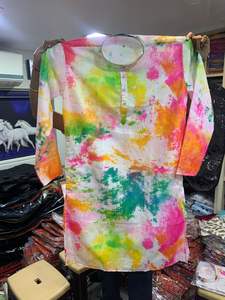 Kurta Estampada Especial para Holi para Hombre – Ropa Festiva Multicolor con Diseño Splash - Product Image 3