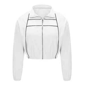 Ensemble de survêtement sportif deux pièces blanc pour femme avec fermeture éclair et bordure noire, short et veste amples, tenue décontractée printemps-été - Product Image 3