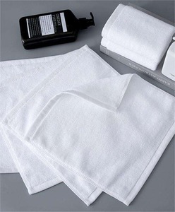 Toalla de Mano Blanca 100% Algodón Puro, 550 GSM, Gruesa y Afelpada, Altamente Absorbente, para Hoteles, Resorts y Gimnasios, Disponible para la Venta - Product Image 4