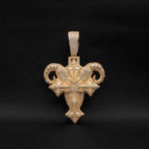 Colgante de Cruz de Moissanita Chapado en Oro de Plata 925 de Lujo con Piedras de Corte Brillante y Microincrustaciones, Temática Unisex para Fiestas y Uso Diario - Product Image 2