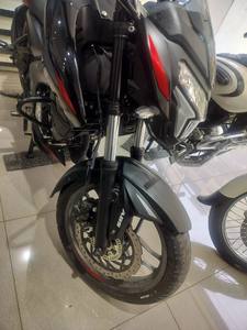 Moto Bajaj Pulsar NS 200 à quatre temps 200CC 2025 (ABS simple) - Product Image 2