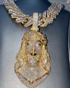 Pendentif Jésus chrétien de luxe en argent 925 avec moissanite VVS1 certifiée, plaqué or, passe le test du diamant, unisexe - Product Image 1