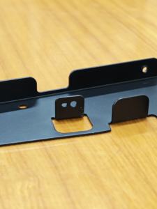 Support de montage ventilé en tôle d'acier thermolaquée sur mesure du Vietnam pour boîtier d'équipement industriel, utilisation OEM personnalisée - Product Image 6