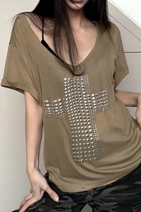 เสื้อยืดคอวีโอเวอร์ไซส์ แขนเปิดไหล่ ไซส์พลัสสำหรับผู้หญิง เสื้อลำลองสีพื้น ผ้าเจอร์ซีย์ โลโก้ด้านหน้า เป็นมิตรต่อสิ่งแวดล้อม - Product Image 3