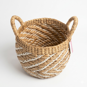 Panier ZEA en jacinthe d'eau naturelle tressé avec poignées, organisateur décoratif fait main pour la maison, écologique - Product Image 2