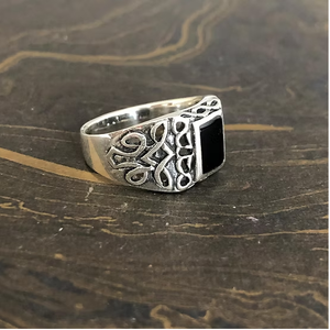Bague Chevalière Vintage en Argent Sterling 925 avec Onyx Noir Carré, Façonnée à la Main, Motif Filigrane, Bijou de Vente en Gros - Product Image 3