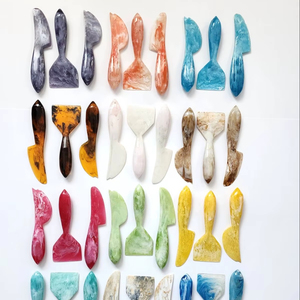 Juego de cuchillos para queso de resina ecológica con mango para queso y pizza de la colección Handmade - Product Image 1