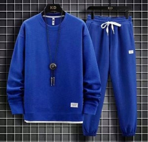 ชุดวอร์มผู้ชายสีน้ำเงิน ผ้าฝ้าย เสื้อคอกลมและกางเกงขายาวรูดเชือก ชุดลำลองสีพื้นสองชิ้น สำหรับใส่ในฤดูใบไม้ร่วง - Product Image 1