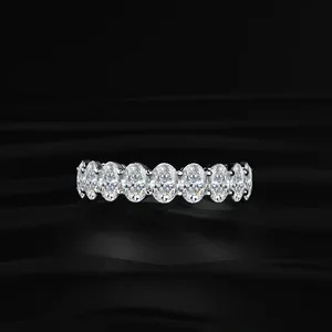 Bague de mariage demi-éternité en or blanc 14 carats avec diamant taille ovale clarté VVS-VS, sertie en panier, bijou de mariée - Product Image 1
